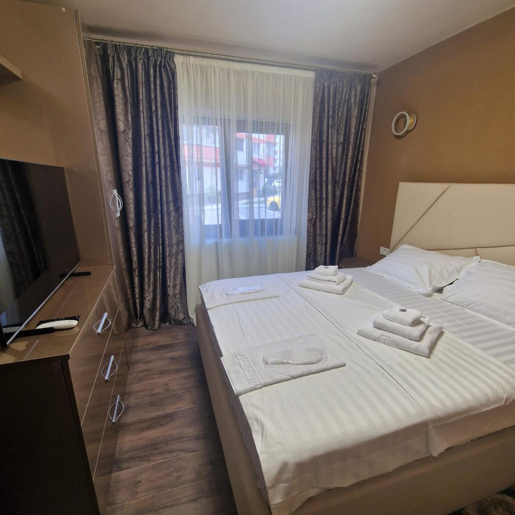 Apartament Iulius 3 Manastire Curtea de Argeş Екстериор снимка