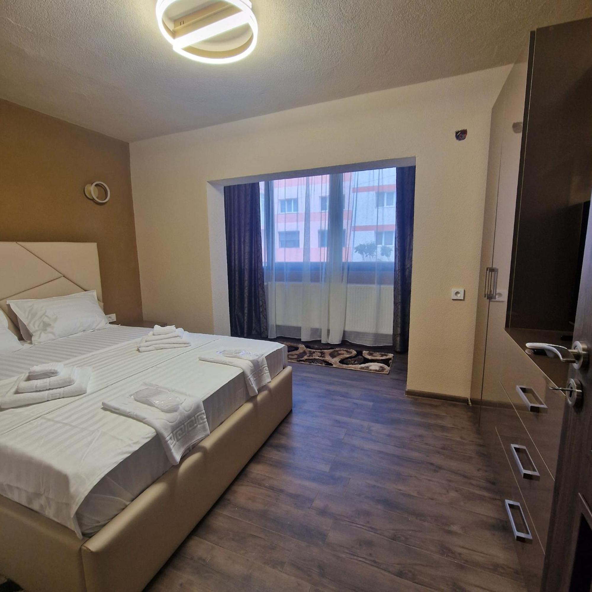 Apartament Iulius 3 Manastire Curtea de Argeş Екстериор снимка