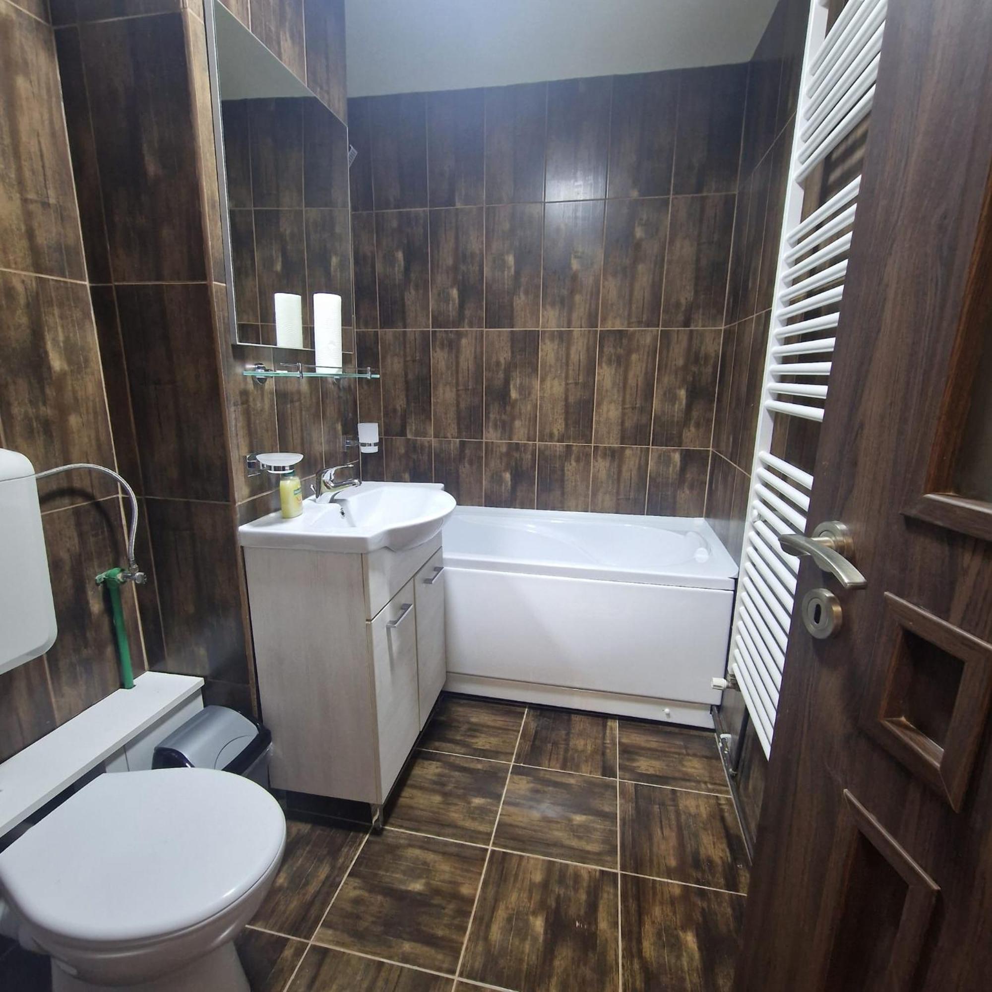 Apartament Iulius 3 Manastire Curtea de Argeş Екстериор снимка
